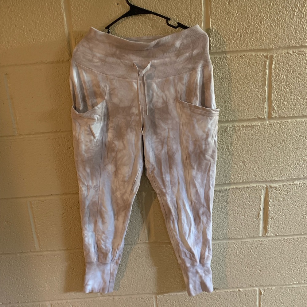 Tan/neutral tie dye joggers